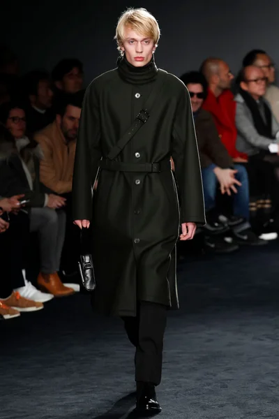 Look 3